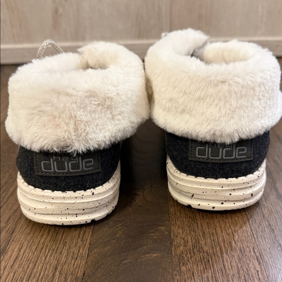 Hey Dude Gray and White Women's Slippers Size 10 Great Condition - Picture 6 of 9